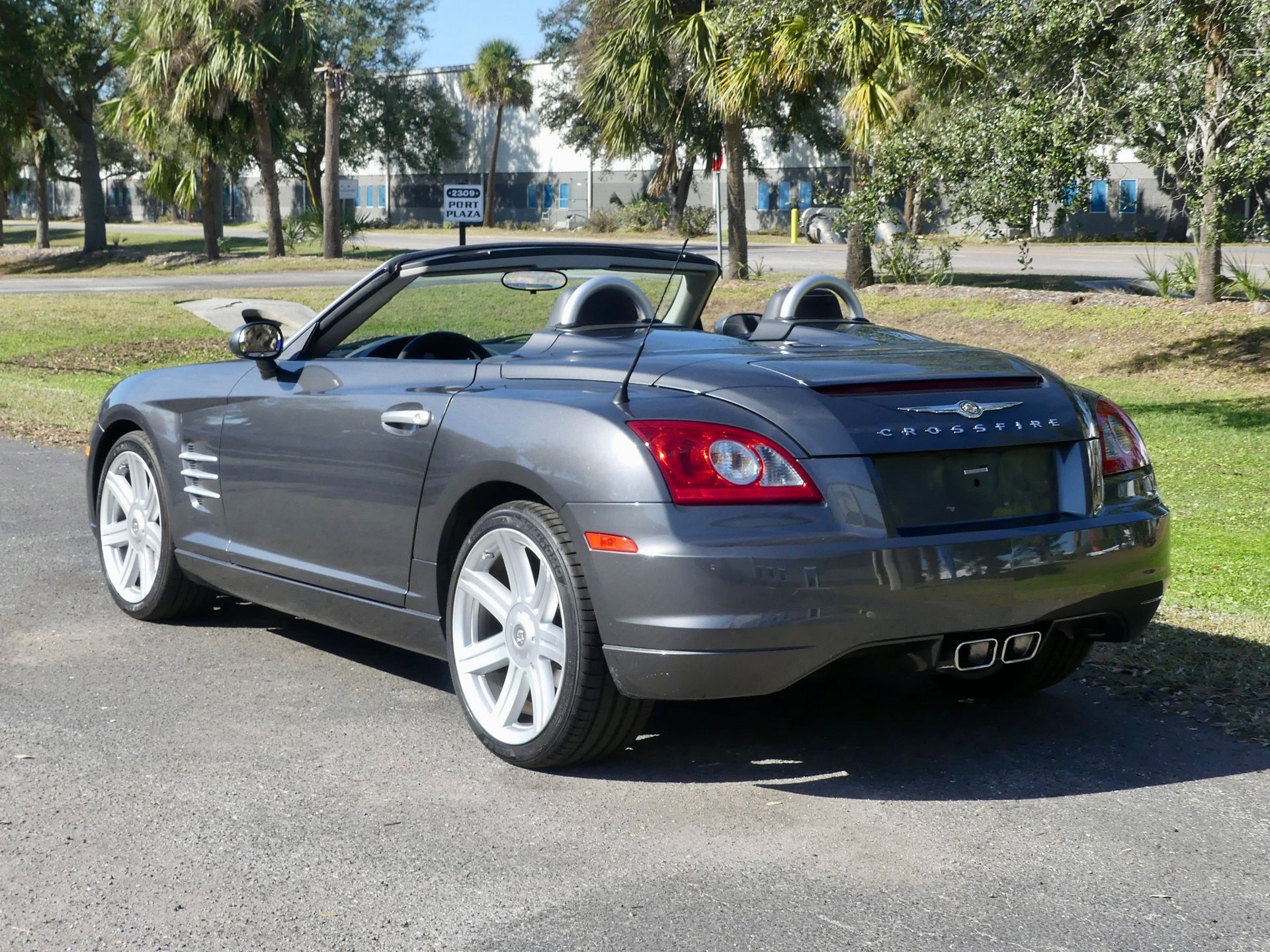 Used 2005 Chrysler Crossfire Limited RWD image 19
