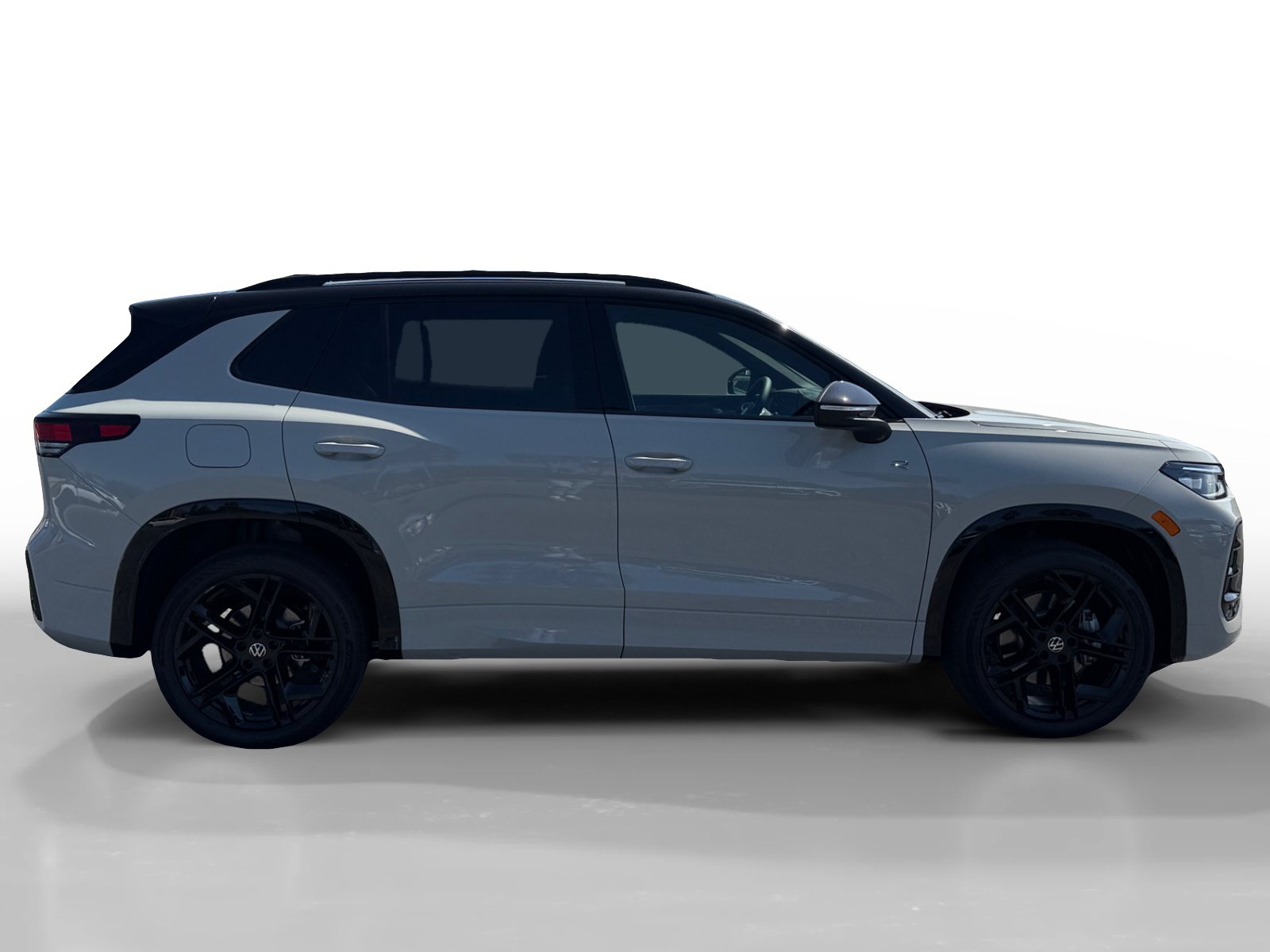 New 2026 Volkswagen Tiguan SE R-Line AWD/4WD image 6