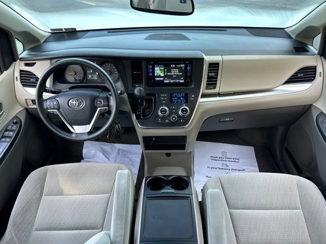 Used 2015 Toyota Sienna LE FWD image 52