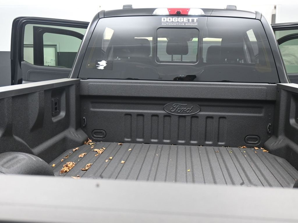 New 2026 Ford F350 Lariat w/ Black Appearance Package image 3