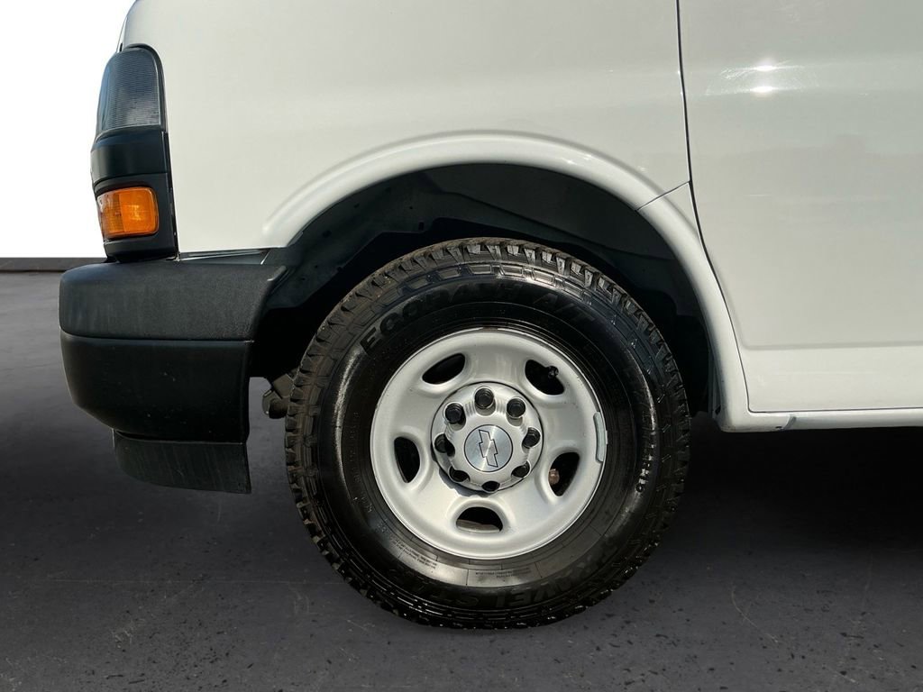 Used 2018 Chevrolet Express 2500 image 13