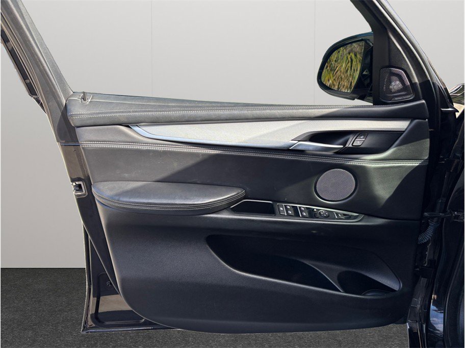 Used 2016 BMW X5 M image 25