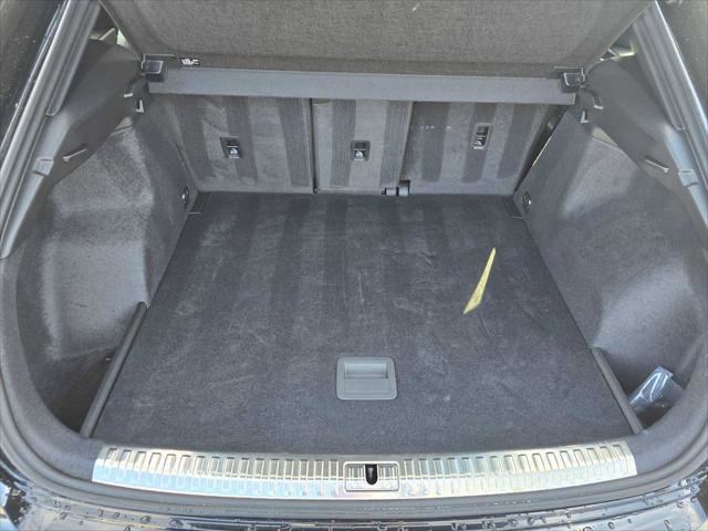 Certified 2025 Audi Q3 2.0T Premium w/ Black Optic Sport Package image 16