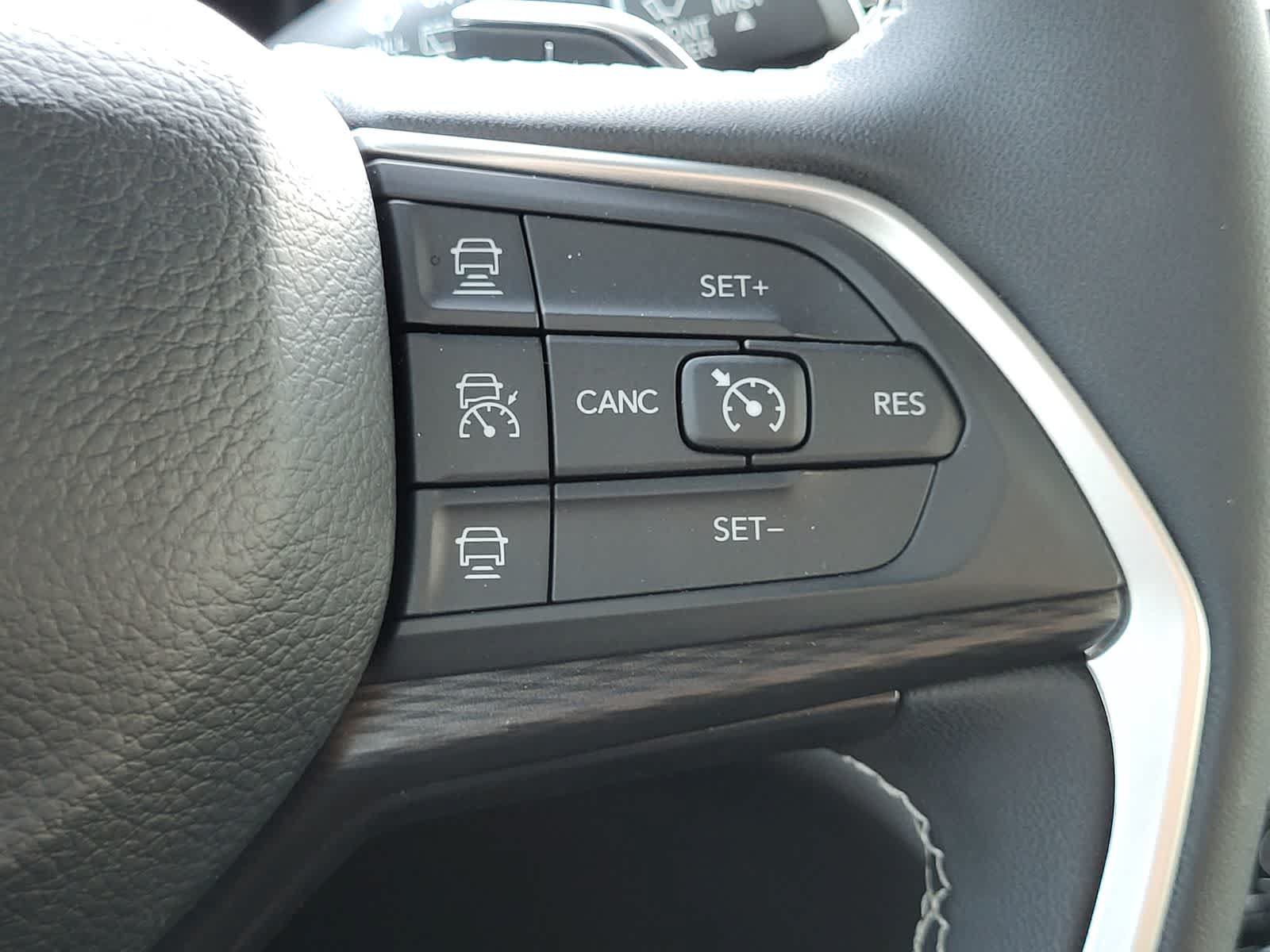 Used 2024 Jeep Grand Cherokee Laredo X AWD/4WD image 21