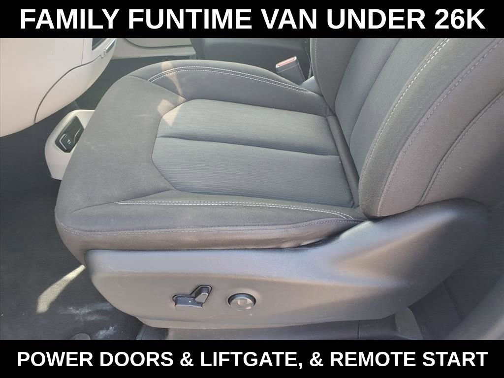 Used 2023 Chrysler Voyager LX image 15