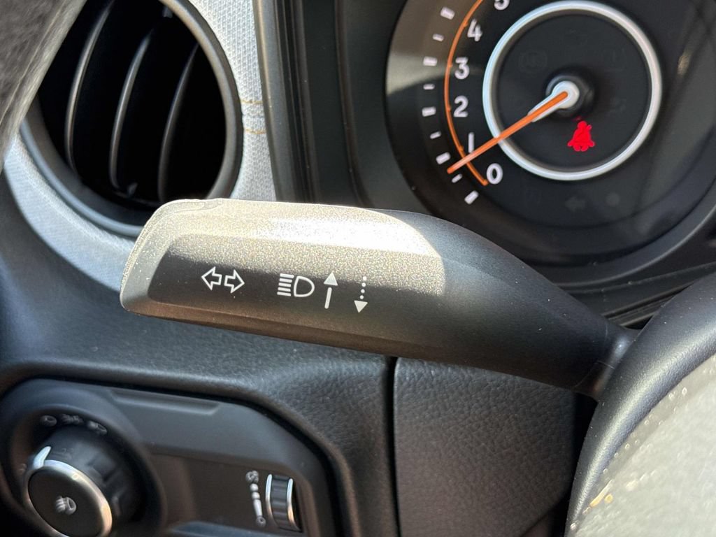 Used 2025 Jeep Wrangler Sport AWD/4WD image 38