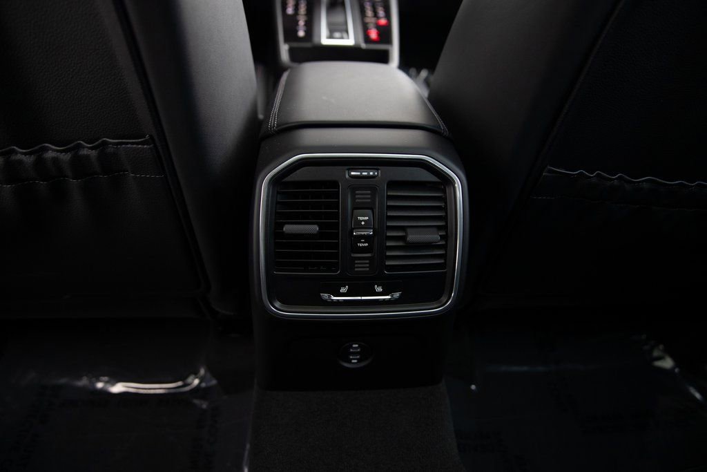 Certified 2025 Porsche Macan image 24