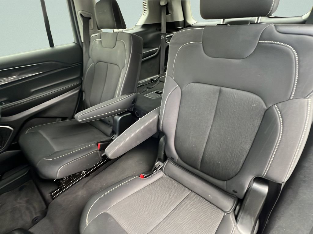Used 2022 Jeep Grand Cherokee L Laredo w/ Luxury Tech Group I RWD image 10