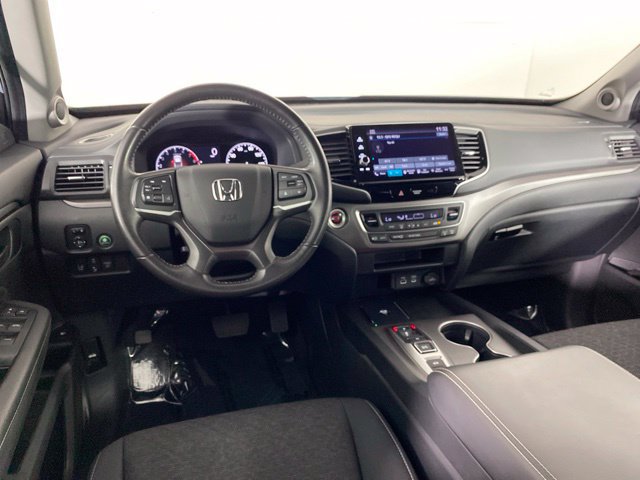 Used 2025 Honda Ridgeline Sport image 16