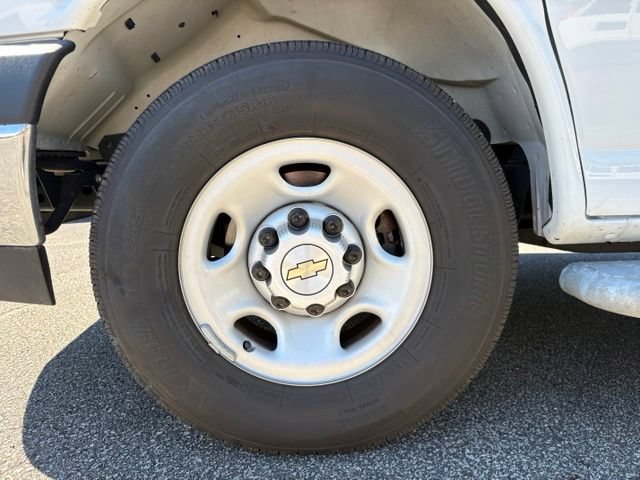 Used 2024 Chevrolet Express 2500 w/ Driver Convenience Package RWD image 15