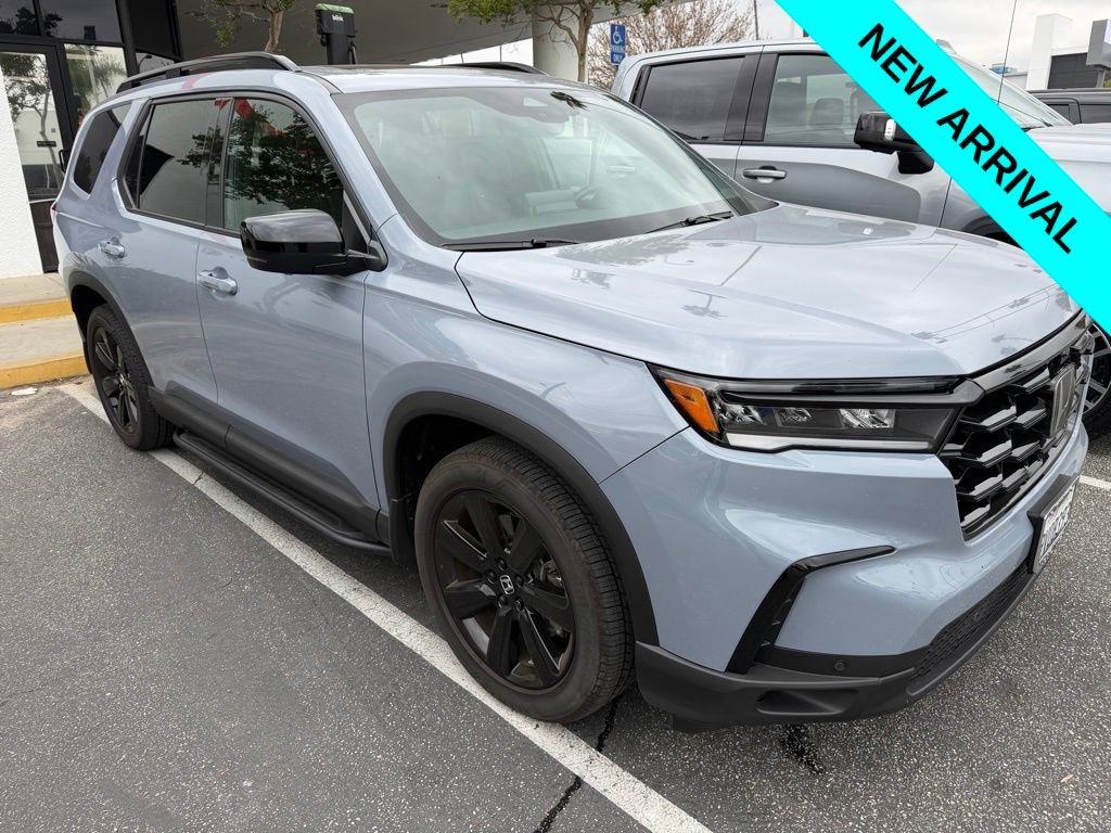 Used 2025 Honda Pilot Black Edition image 2