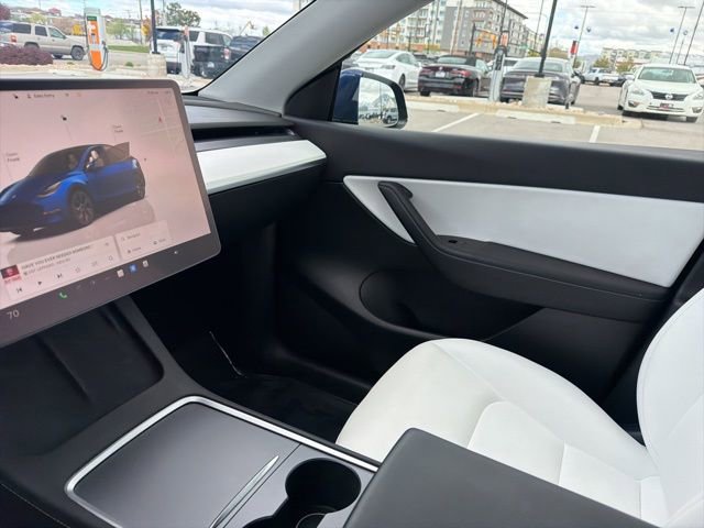 Used 2022 Tesla Model Y Long Range image 24