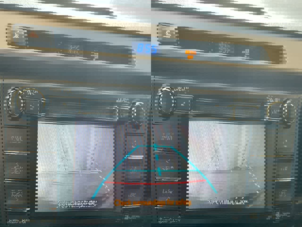 Used 2013 Toyota RAV4 Limited image 17