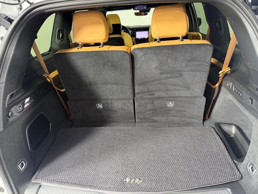 Certified 2025 Jeep Grand Cherokee L Summit AWD/4WD image 28