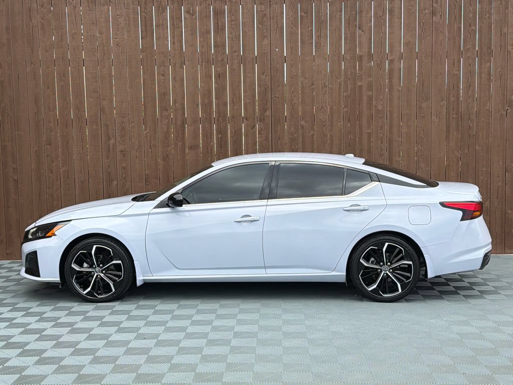 Used 2024 Nissan Altima 2.5 SR FWD image 13