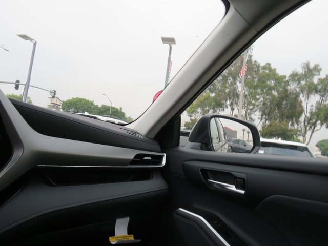 New 2026 Toyota Highlander XLE image 34