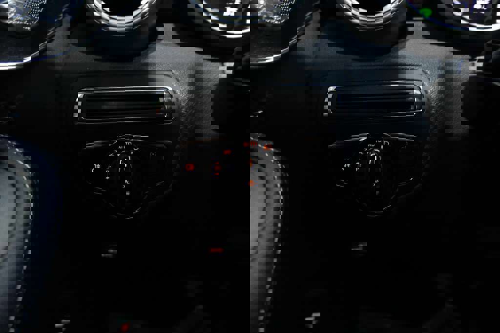 Used 2015 Mercedes-Benz C 300 4MATIC Sedan image 37