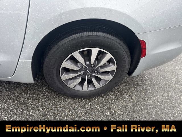 Used 2023 Chrysler Pacifica Limited image 14