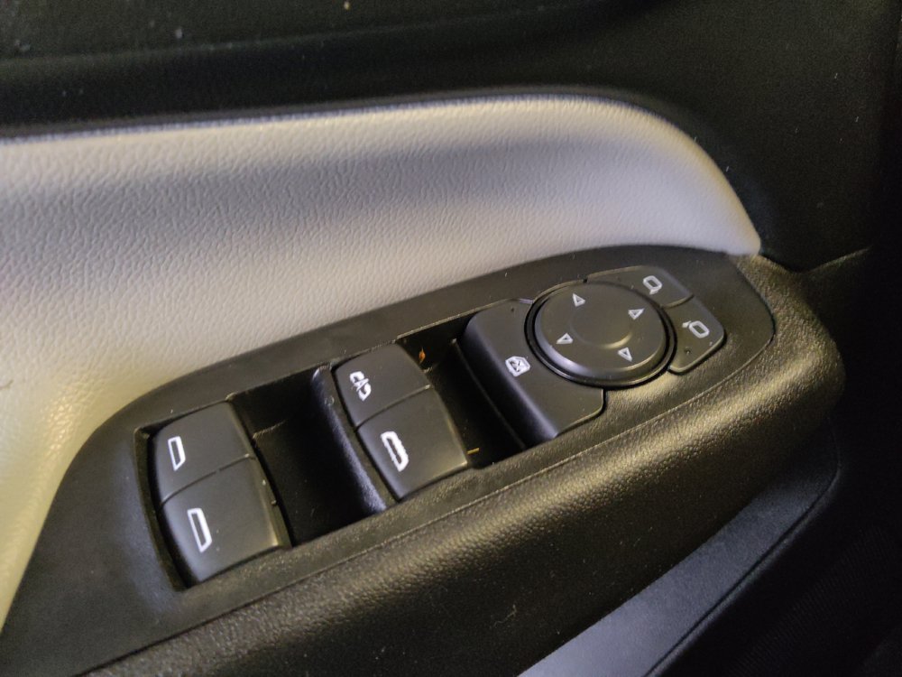 Used 2019 Chevrolet Equinox LS FWD image 27