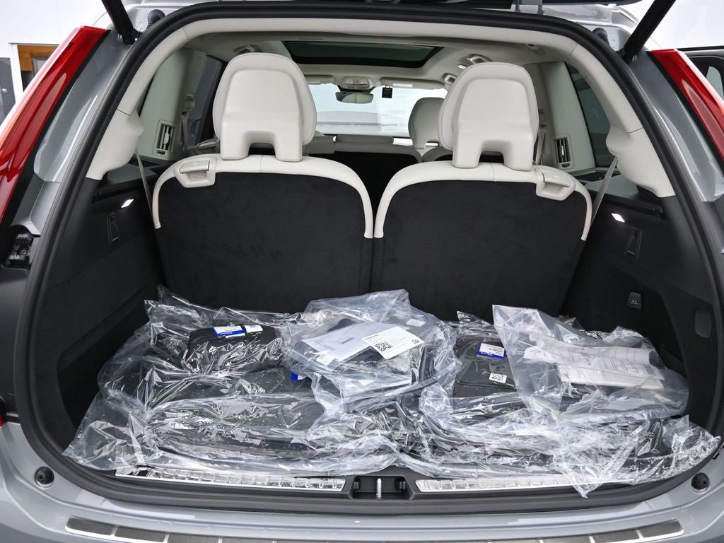 New 2025 Volvo XC90 T8 Plus w/ Protection Package Premier image 35