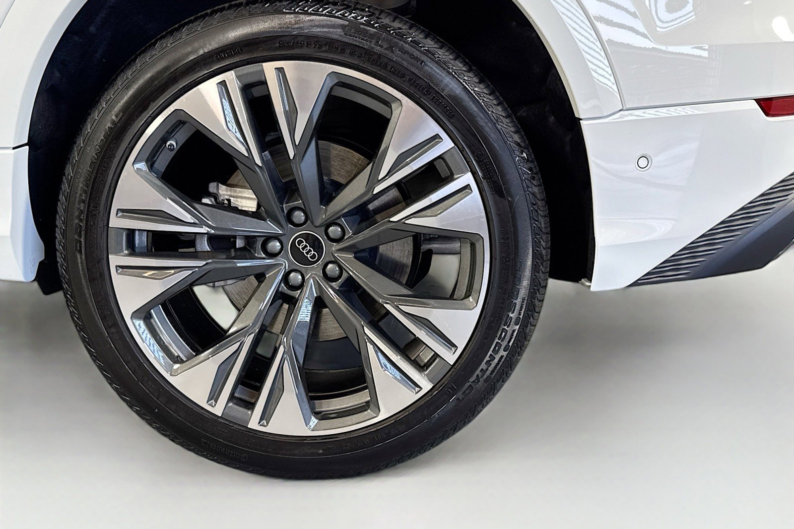 Used 2025 Audi Q8 Premium w/ Black Optic Package image 30