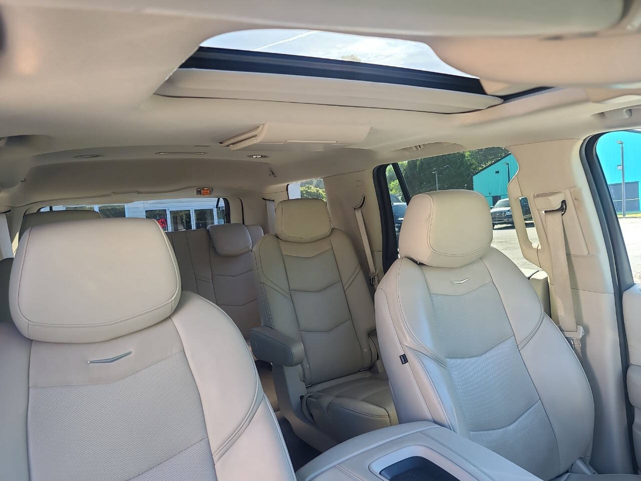Used 2019 Cadillac Escalade Luxury AWD/4WD image 44