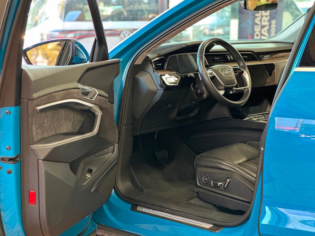 Used 2019 Audi e-tron Prestige w/ Prestige Package image 17