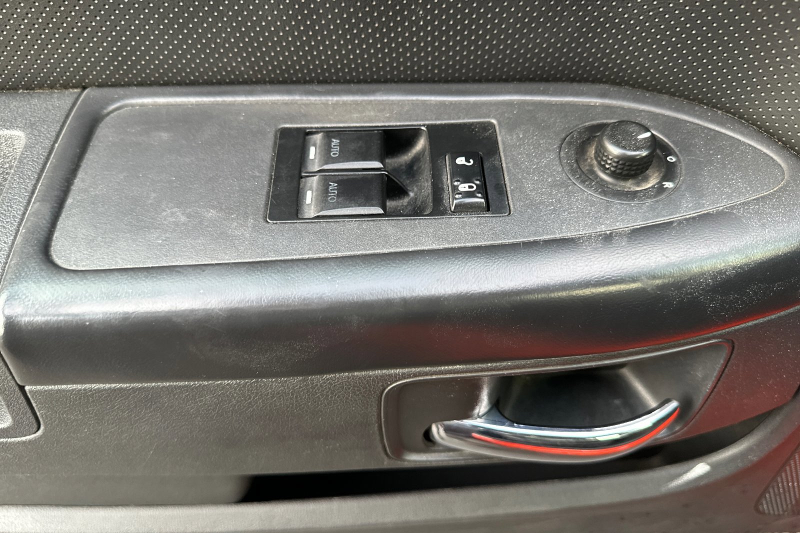 Used 2013 Dodge Challenger R/T image 11