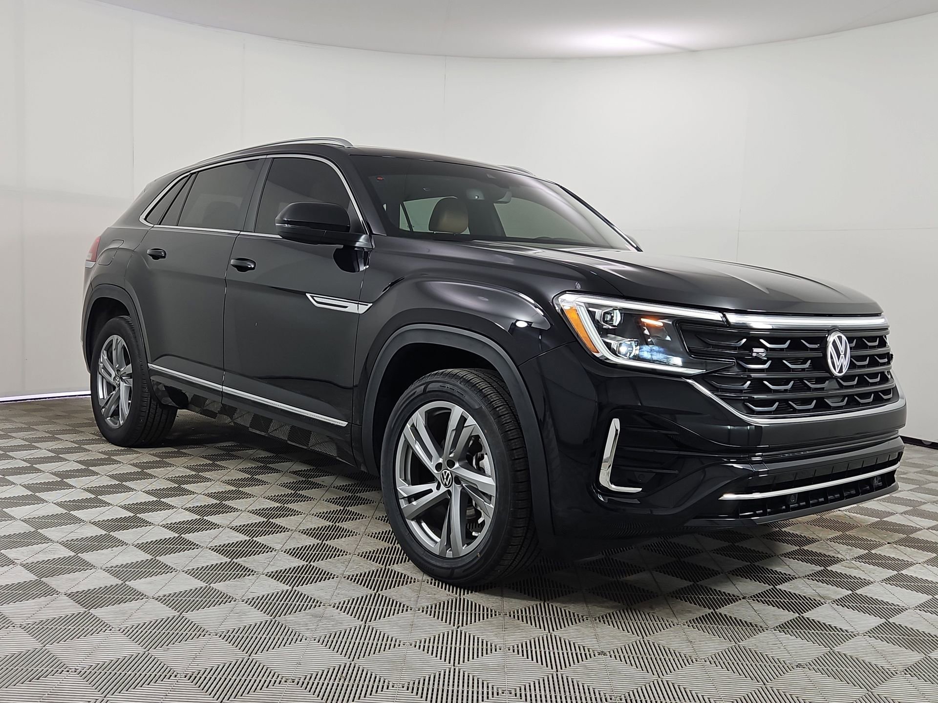 Used 2024 Volkswagen Atlas Cross Sport SEL R-Line