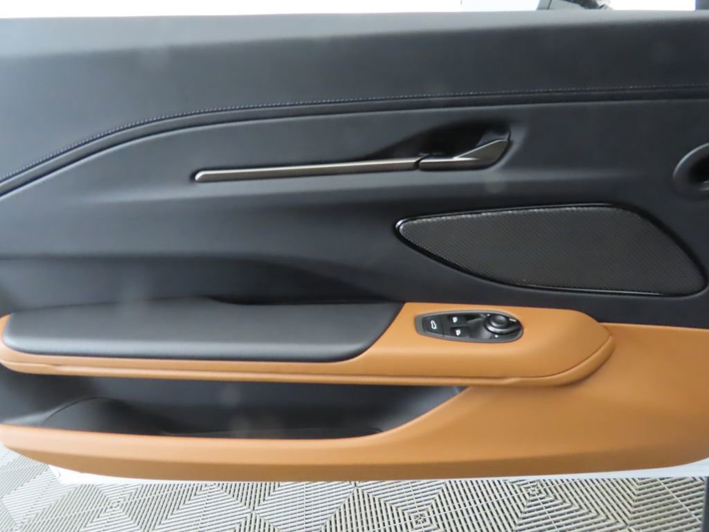 Used 2025 Aston Martin V8 Vantage Coupe image 24