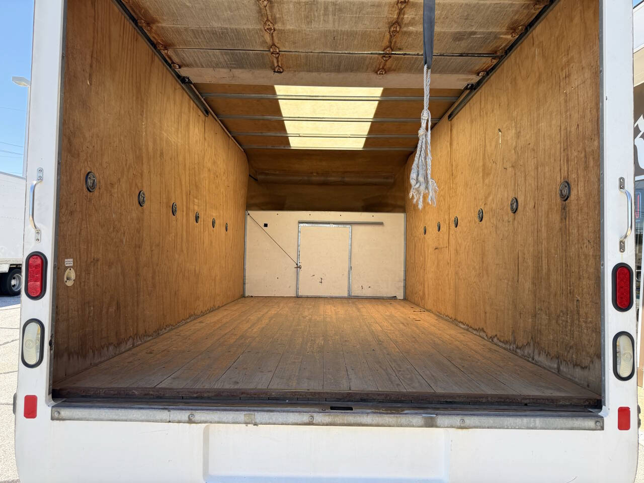 Used 2018 Chevrolet Express 4500 Extended w/ Driver Convenience Package RWD image 13
