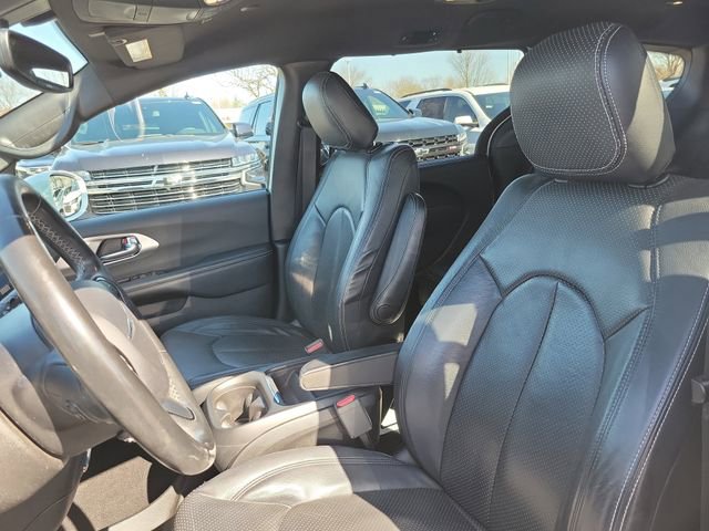 Used 2019 Chrysler Pacifica Touring Plus w/ S Appearance Package FWD image 16