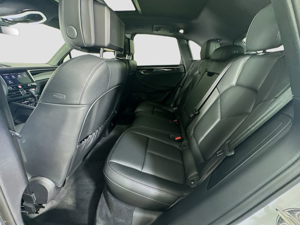 Certified 2025 Porsche Macan image 24