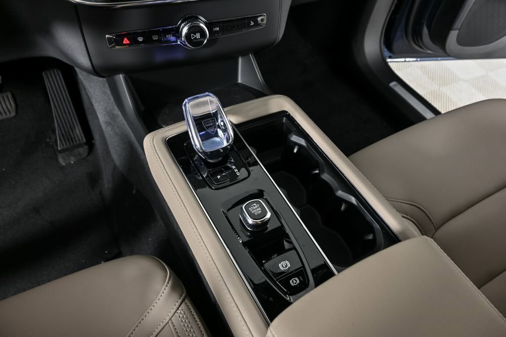 Used 2026 Volvo XC90 B6 Plus w/ Protection Package Premier image 19