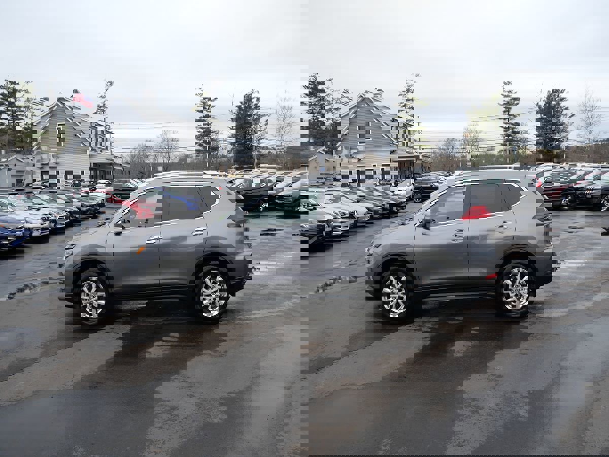 Used 2017 Nissan Rogue SV w/ SV Premium Package image 7