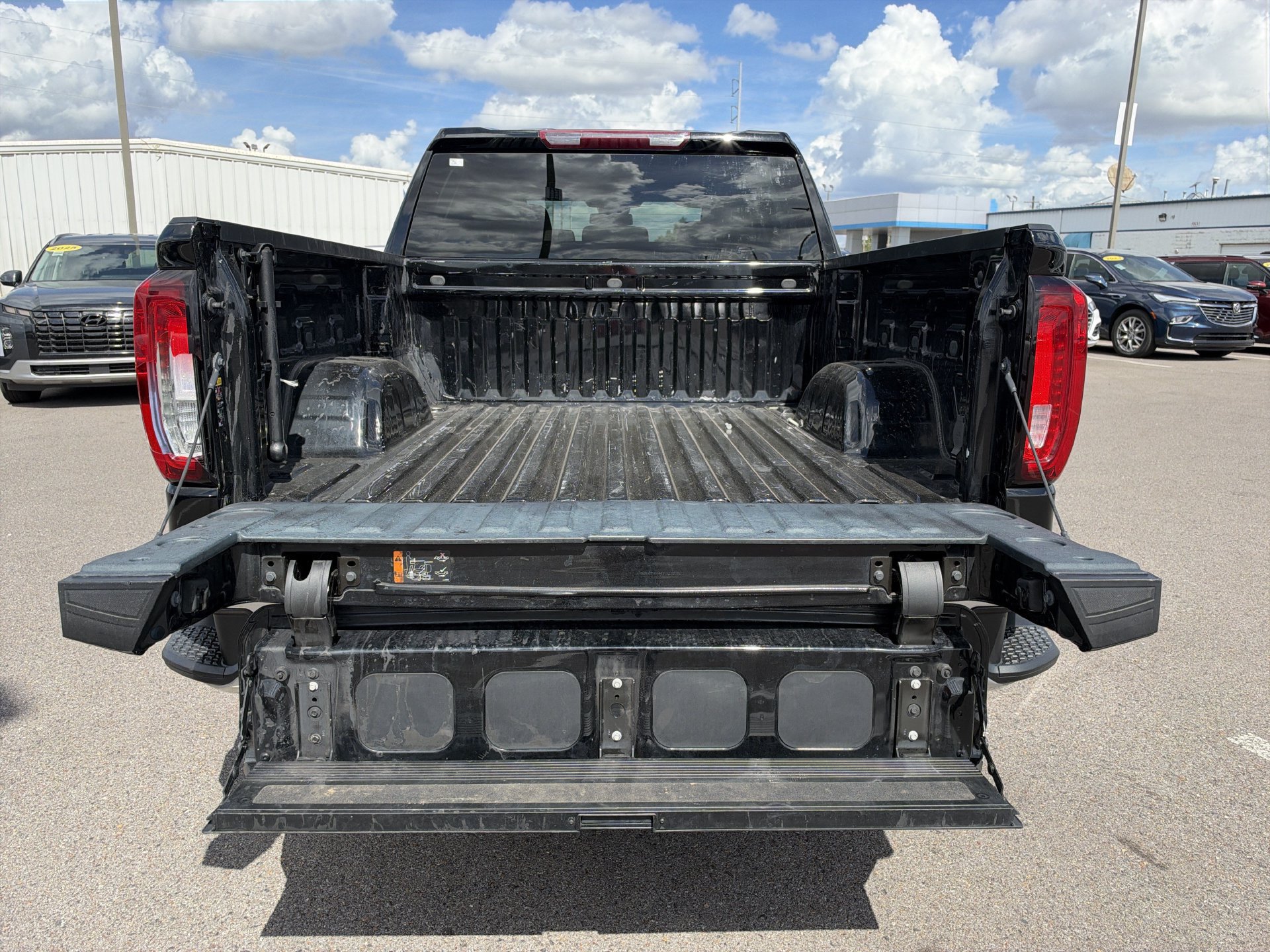 Used 2025 GMC Sierra 1500 SLT RWD image 13