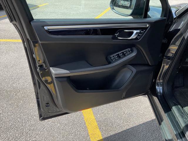 Used 2019 Porsche Macan AWD/4WD image 18