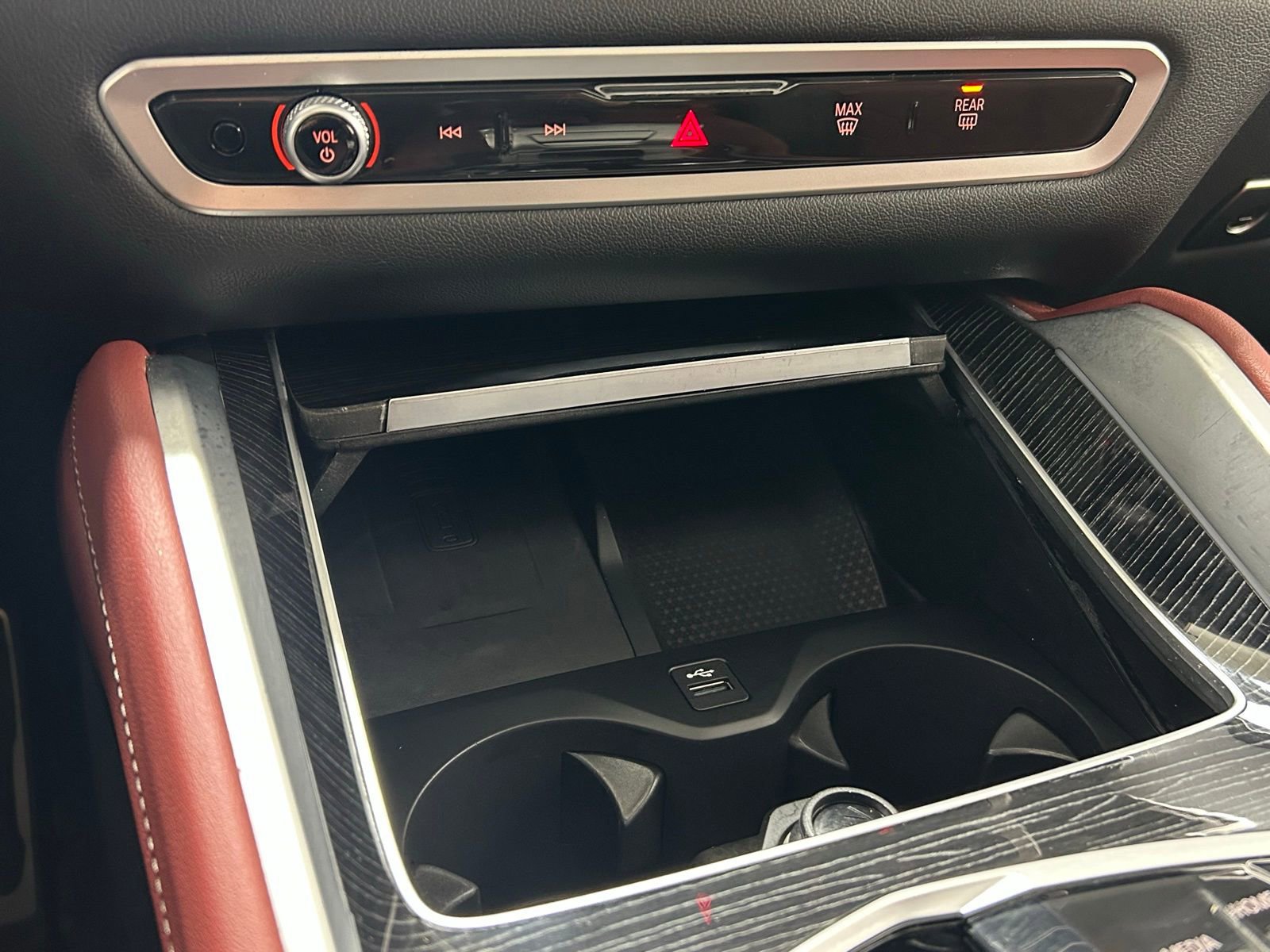 Used 2025 BMW X6 xDrive40i w/ Climate Comfort Package image 20