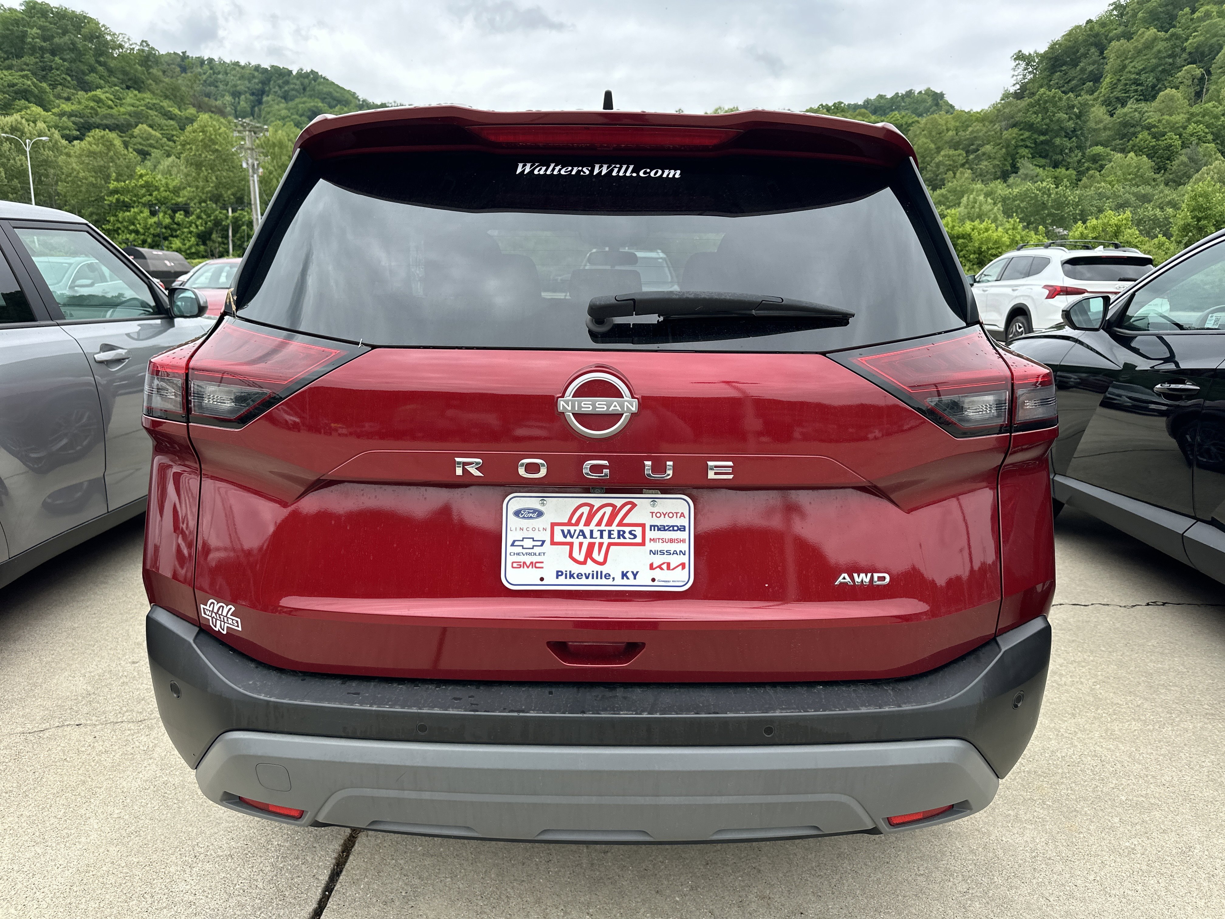 Used 2023 Nissan Rogue S AWD/4WD image 3