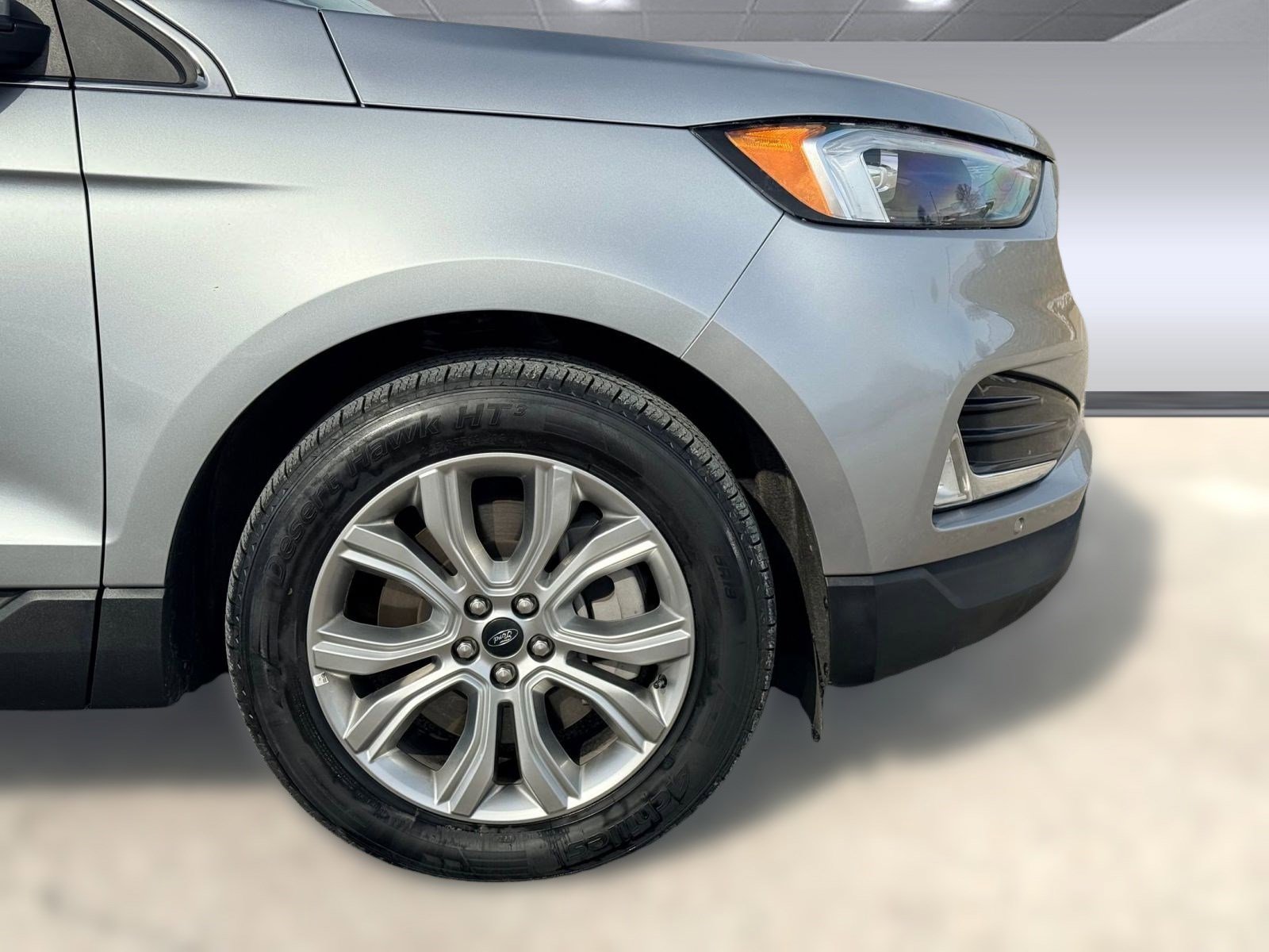 Used 2024 Ford Edge Titanium image 9