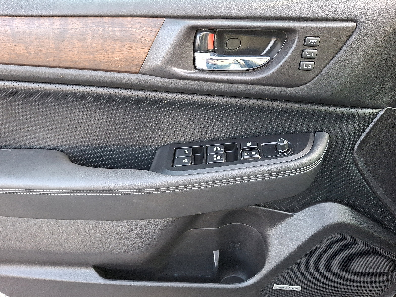 Used 2016 Subaru Outback 3.6R Limited image 12