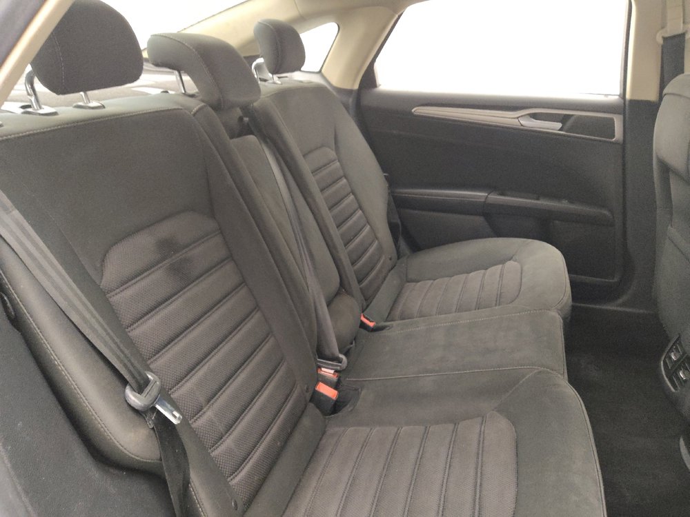 Used 2018 Ford Fusion SE FWD image 19