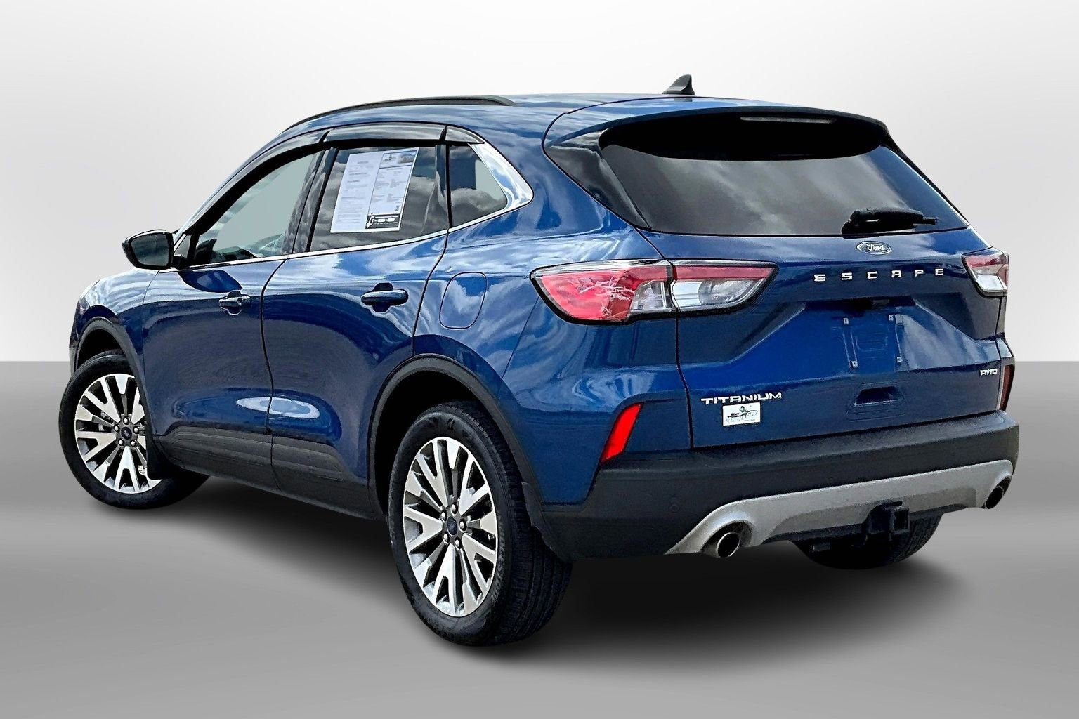 Used 2022 Ford Escape Titanium w/ Class II Trailer Tow Package image 10