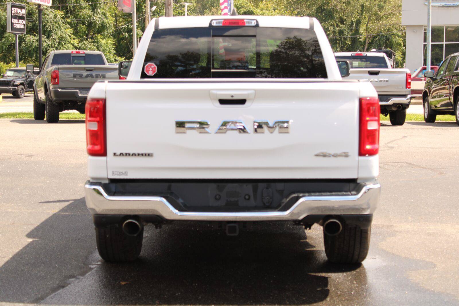 Used 2025 RAM 1500 Laramie AWD/4WD image 7