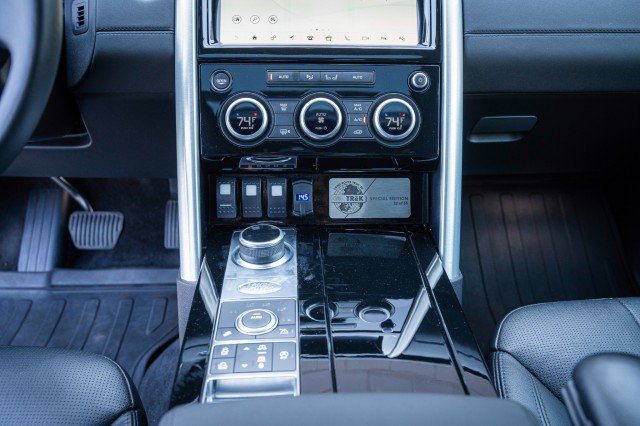 Used 2020 Land Rover Discovery HSE image 76