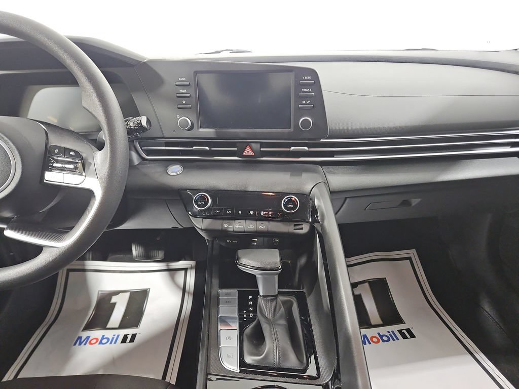 Certified 2025 Hyundai Elantra Hybrid FWD image 19