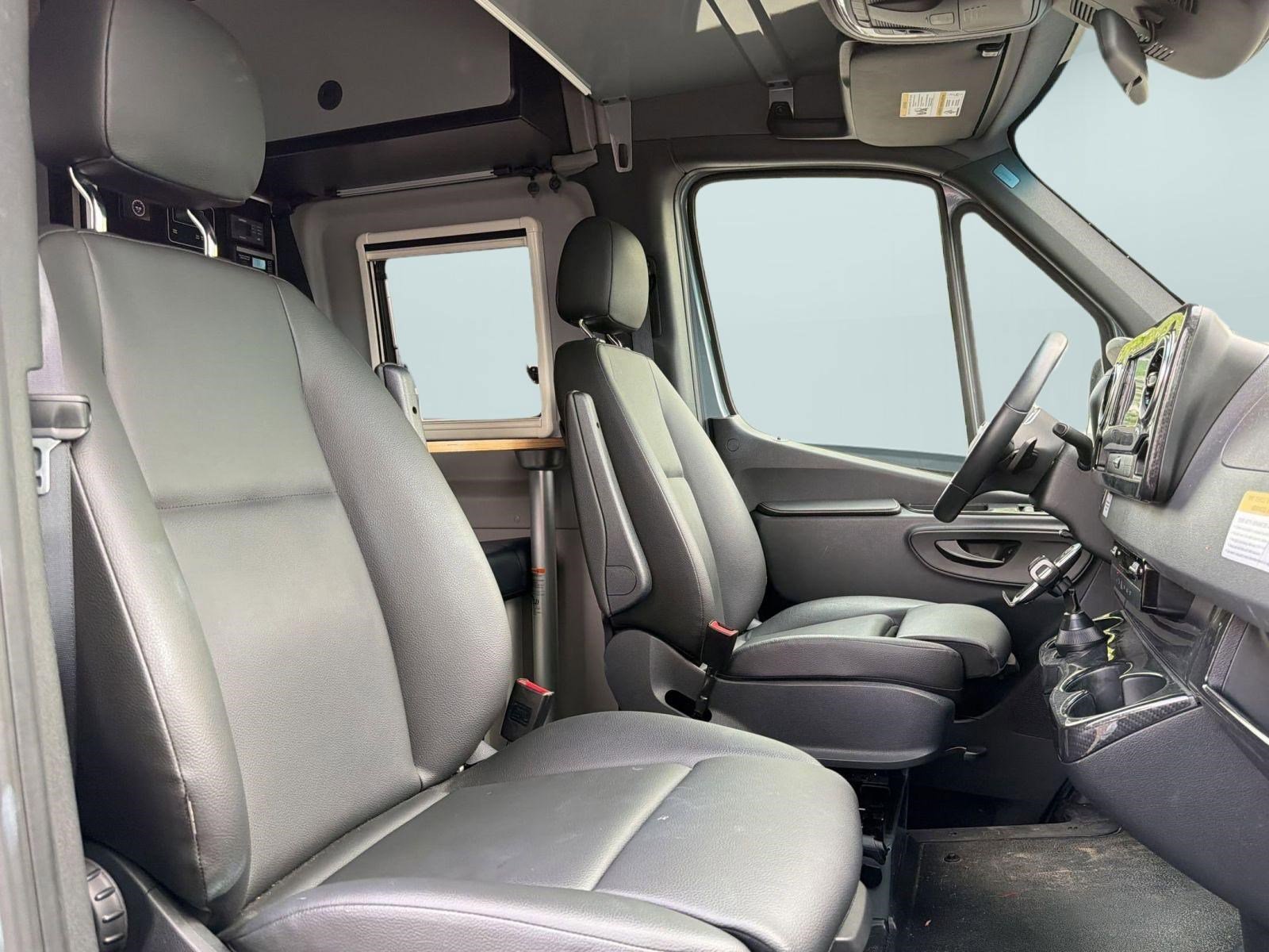 Used 2021 Mercedes-Benz Sprinter 2500 image 27