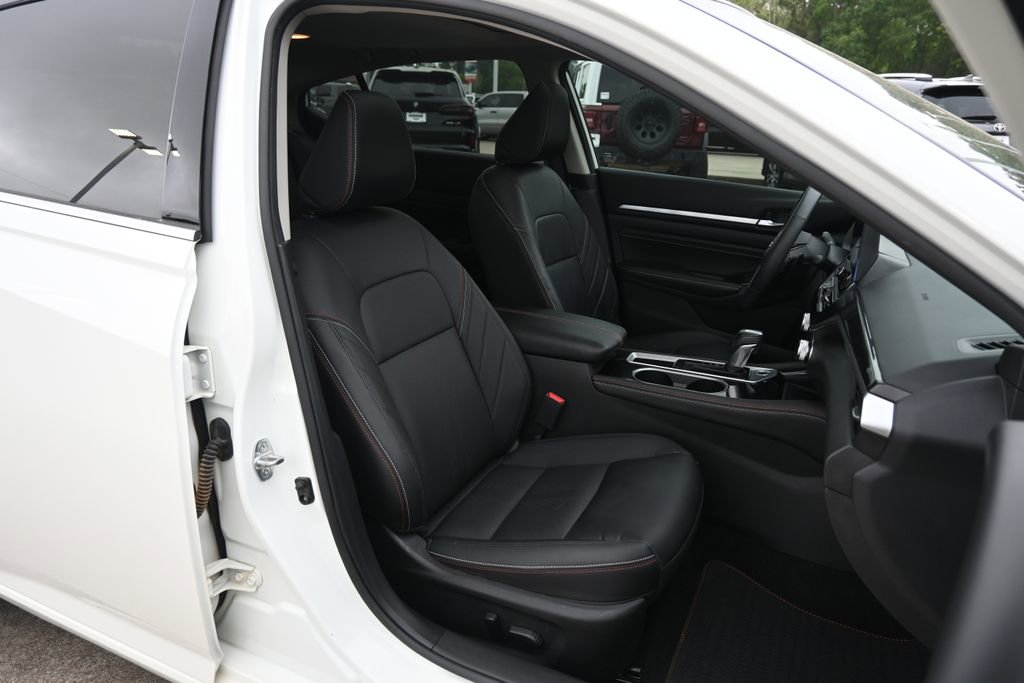 Used 2023 Nissan Altima 2.5 SR w/ SR Premium Package image 24