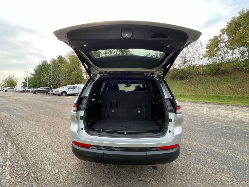 New 2025 Jeep Grand Cherokee L Altitude image 17