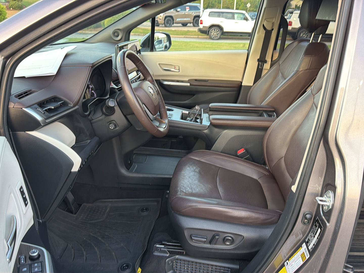 Used 2021 Toyota Sienna Platinum AWD/4WD image 10